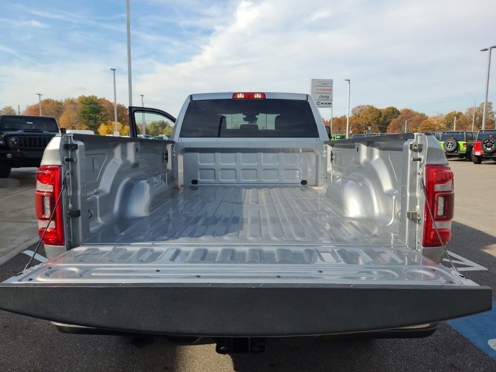 2023 Ram 3500 Big Horn - 22985597 - 8
