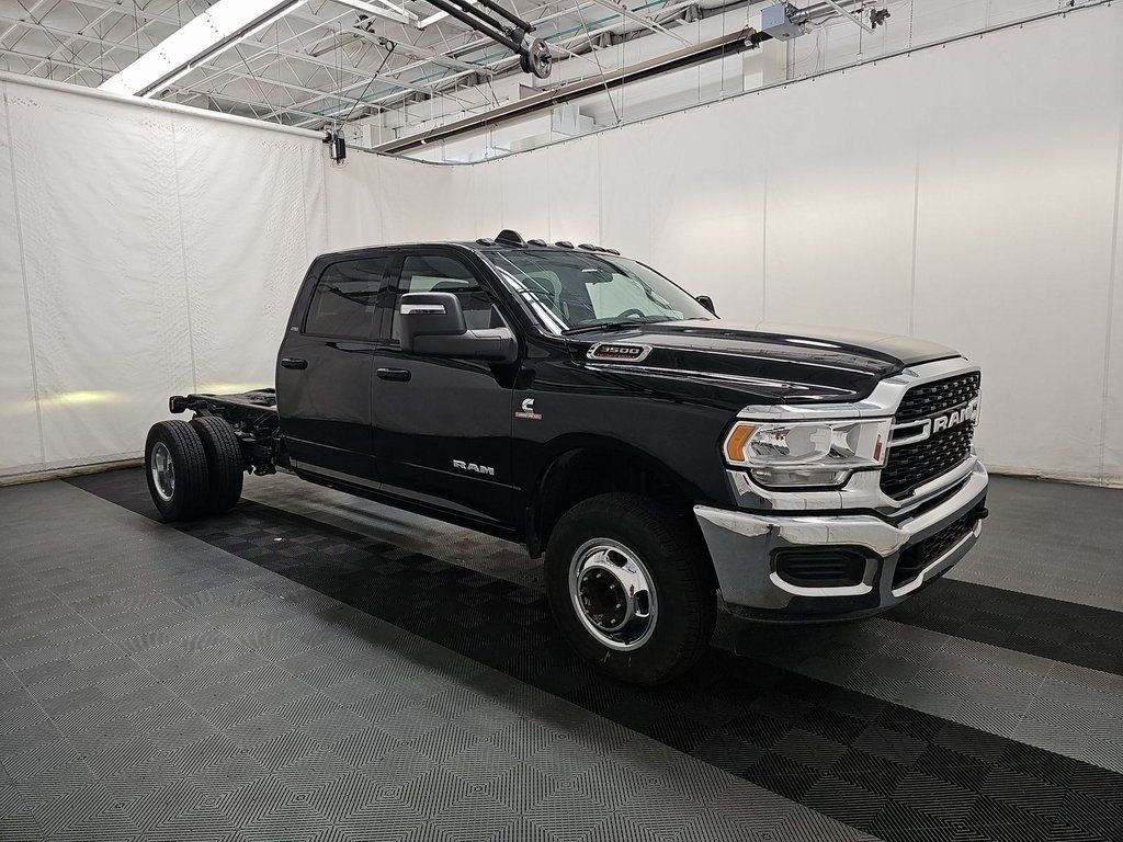 2023 Ram 3500 SLT photo 3