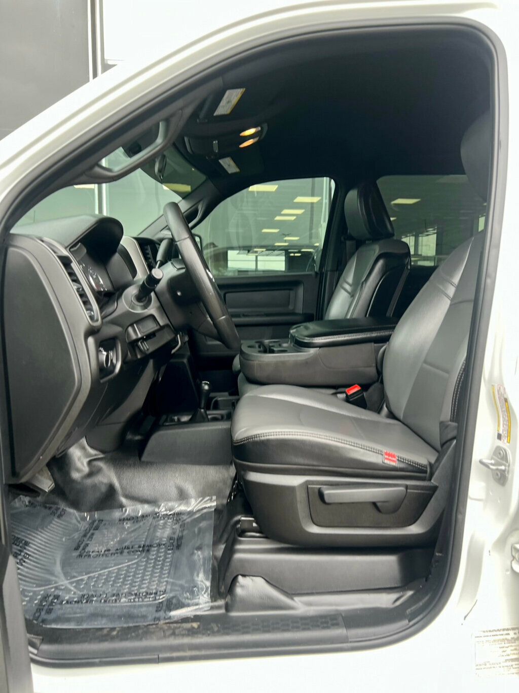 2023 Ram 3500 Chassis Cab Tradesman 4WD Crew Cab 60" CA 172.4" WB - 22986715 - 14