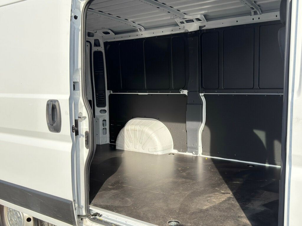 2023 Ram ProMaster Cargo Van 1500 Low Roof 136" WB - 22958803 - 33