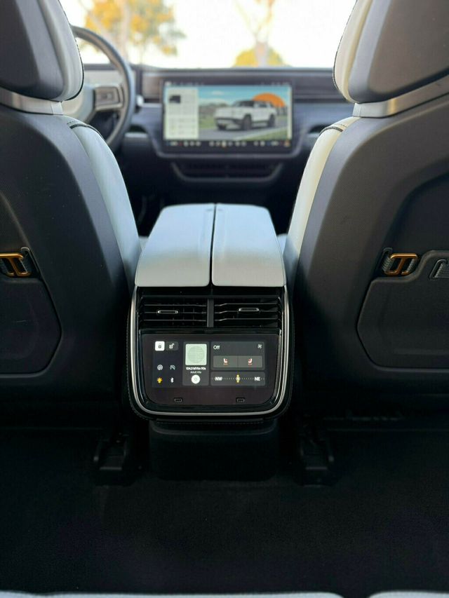 2023 Rivian R1S  - 22974367 - 19