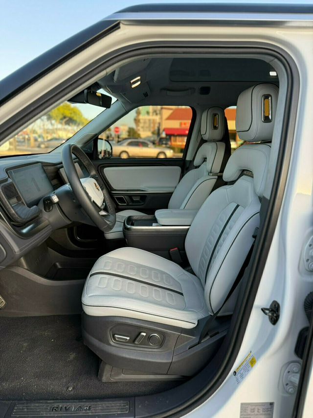 2023 Rivian R1S  - 22974367 - 6