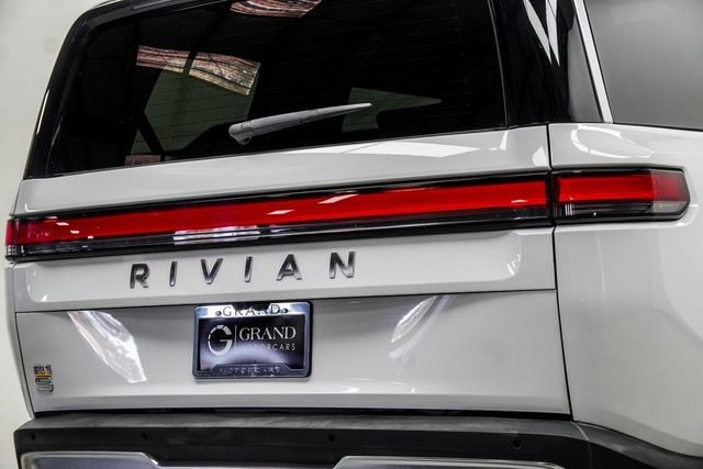 2023 Rivian R1S Adventure - 22983353 - 12