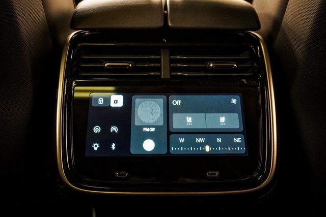 2023 Rivian R1S Adventure photo 22