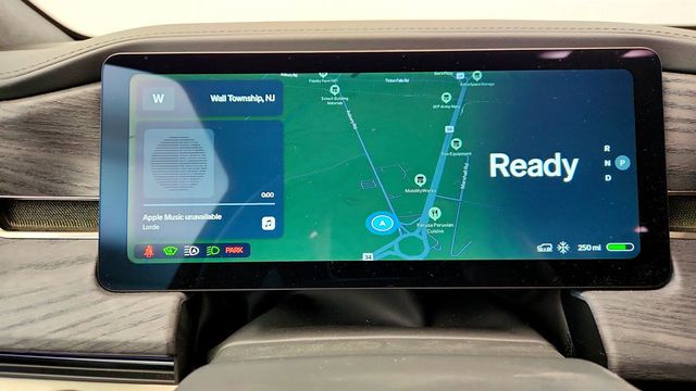 2023 Rivian R1S Adventure Dual-Motor Large Pack w/ 21'' Wheels (352-mile range) - 22924517 - 18