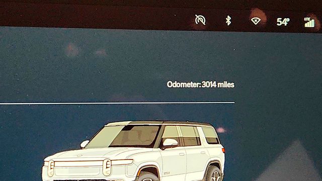 2023 Rivian R1S Adventure Dual-Motor Large Pack w/ 21'' Wheels (352-mile range) - 22924517 - 19