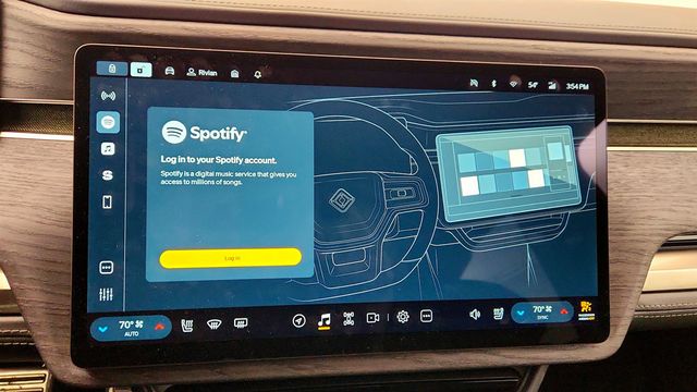 2023 Rivian R1S Adventure Dual-Motor Large Pack w/ 21'' Wheels (352-mile range) - 22924517 - 23