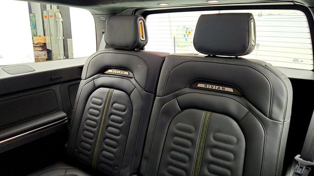 2023 Rivian R1S Adventure Dual-Motor Large Pack w/ 21'' Wheels (352-mile range) - 22924517 - 26