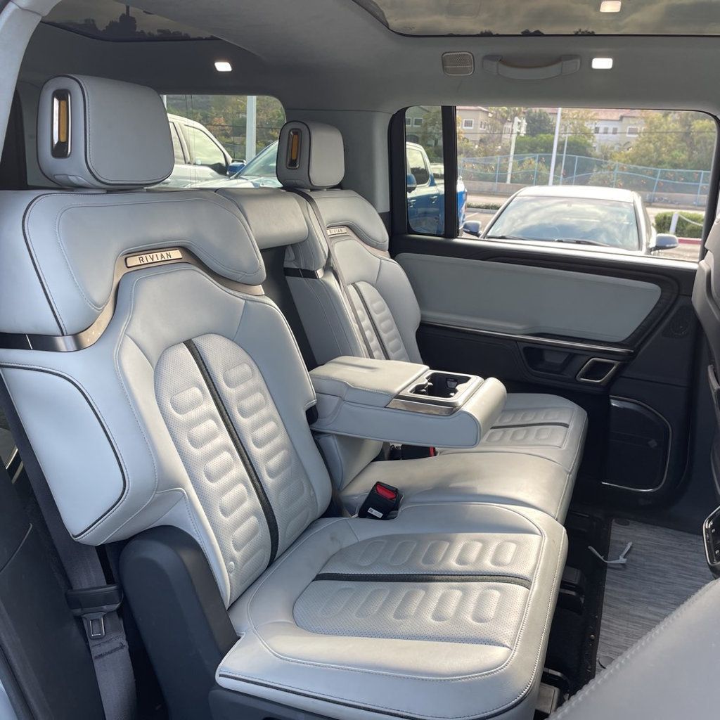 2023 Rivian R1S Adventure/OuadMotor/LargePack/AdaptiveCruiseControl/BlindSpot - 22937609 - 11