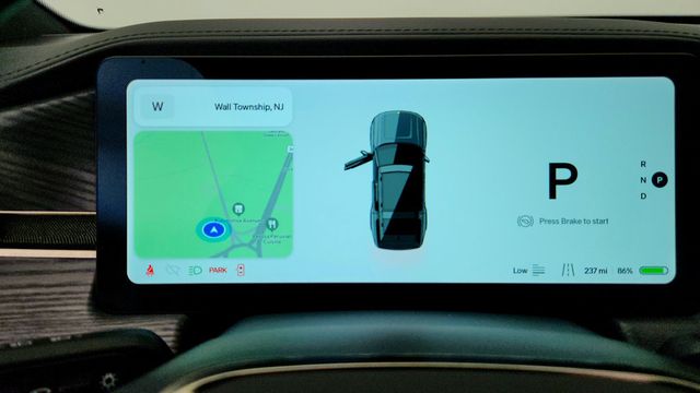 2023 Rivian R1S Adventure Quad-Motor AWD w/ Large Pack & 20'' All-Terrain Wheels - 23090003 - 14
