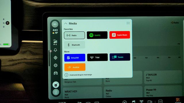 2023 Rivian R1S Adventure Quad-Motor AWD w/ Large Pack & 20'' All-Terrain Wheels - 23090003 - 19