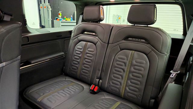 2023 Rivian R1S Adventure Quad-Motor AWD w/ Large Pack & 20'' All-Terrain Wheels - 23090003 - 23