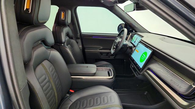 2023 Rivian R1S Adventure Quad-Motor AWD w/ Large Pack & 20'' All-Terrain Wheels - 23090003 - 26