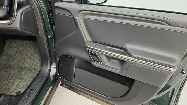 2023 Rivian R1S Adventure Quad-Motor Large Pack - 22947888 - 27