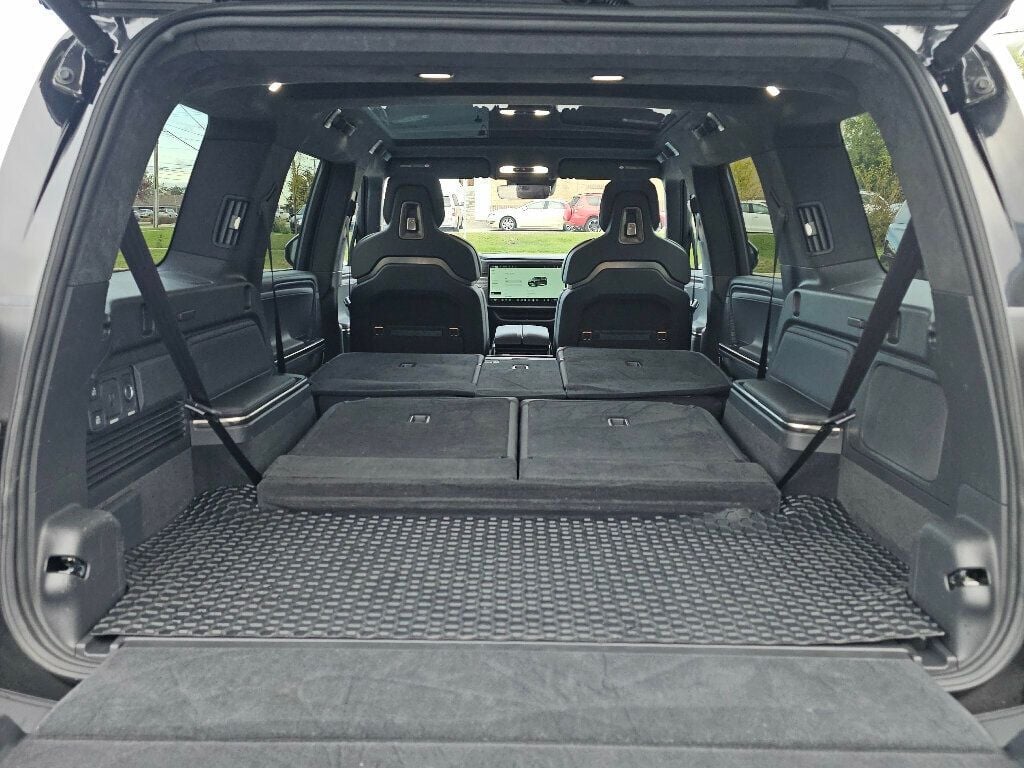 2023 Rivian R1S Adventure Quad-Motor Large Pack - 22938169 - 37