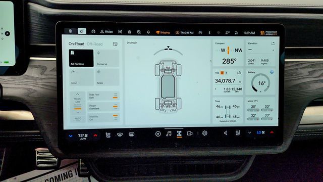 2023 Rivian R1S Adventure Quad-Motor Large Pack w/ 20'' Wheels (289-mile range) - 22977731 - 15
