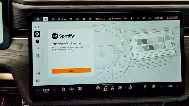 2023 Rivian R1S Adventure Quad-Motor Large Pack w/ 20'' Wheels (289-mile range) - 22977731 - 16