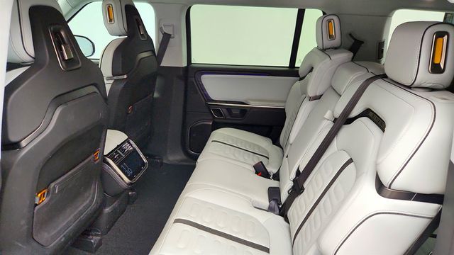 2023 Rivian R1S Adventure Quad-Motor Large Pack w/ 20'' Wheels (289-mile range) - 22977731 - 18