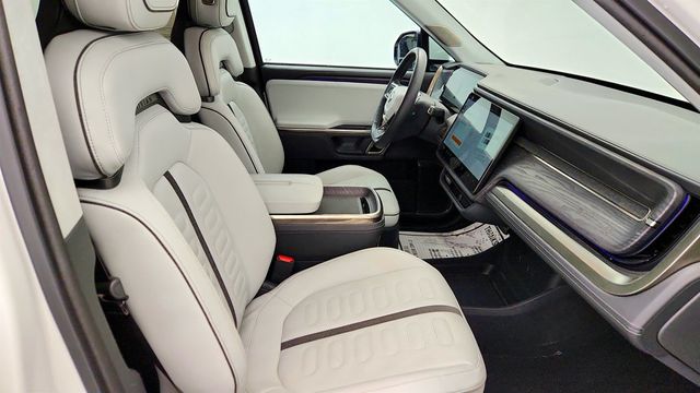 2023 Rivian R1S Adventure Quad-Motor Large Pack w/ 20'' Wheels (289-mile range) - 22977731 - 22