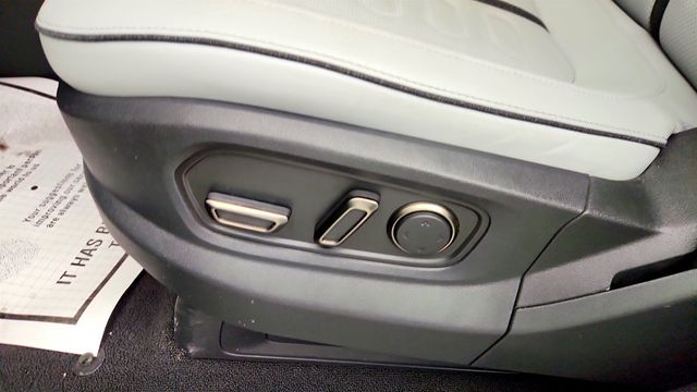 2023 Rivian R1S Adventure Quad-Motor Large Pack w/ 22'' Sport Wheels - 23007584 - 11