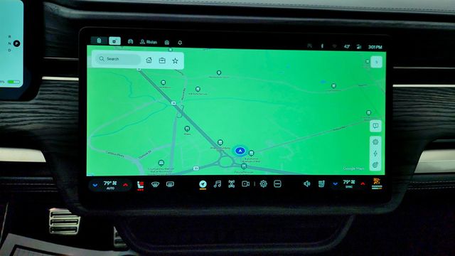 2023 Rivian R1S Adventure Quad-Motor Large Pack w/ 22'' Sport Wheels - 23007584 - 20