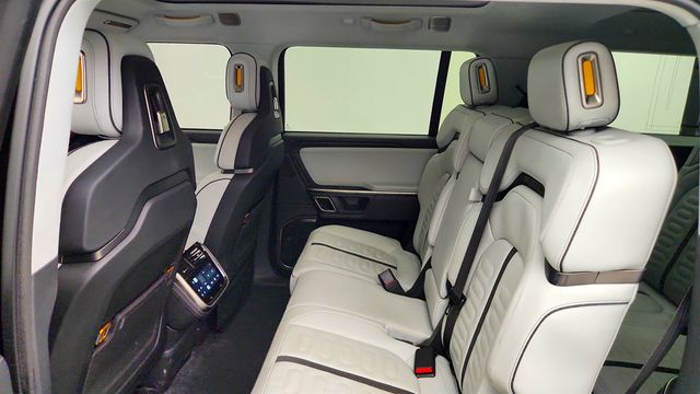 2023 Rivian R1S Adventure Quad-Motor Large Pack w/ Ocean Coast Interior - 23039999 - 19