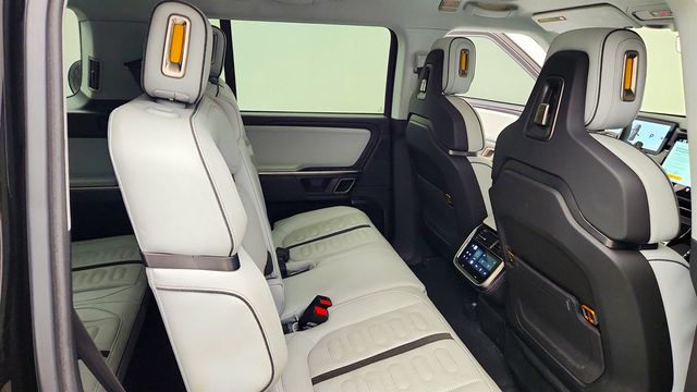 2023 Rivian R1S Adventure Quad-Motor Large Pack w/ Ocean Coast Interior - 23039999 - 22