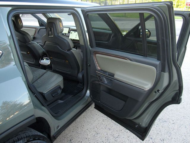 2023 Rivian R1S Launch Edition Quad-Motor Large Pack *Ltd Avail* - 23037193 - 24