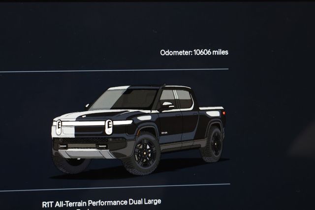 2023 Rivian R1T Adventure Dual-Motor Large Pack - 22938155 - 12