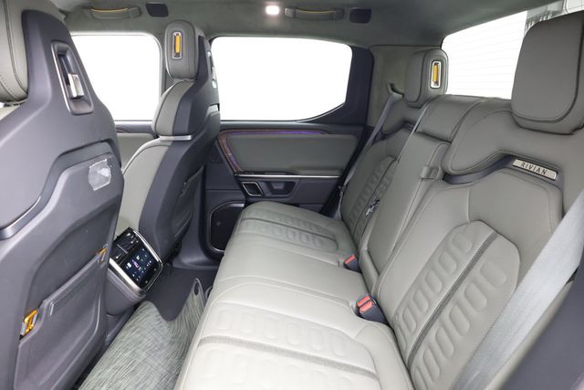 2023 Rivian R1T Adventure Performance Dual-Motor Large Pack with 20'' Wheels - 22938155 - 20