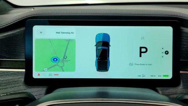 2023 Rivian R1T Adventure Quad-Motor Large Pack w/ 20'' All Terrain Wheels - 23014801 - 13