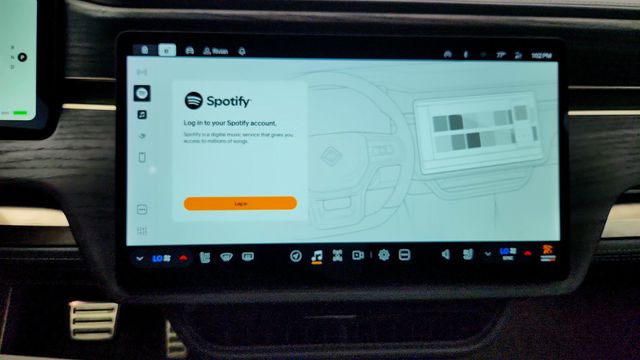 2023 Rivian R1T Adventure Quad-Motor Large Pack w/ 20'' All Terrain Wheels - 23014801 - 17