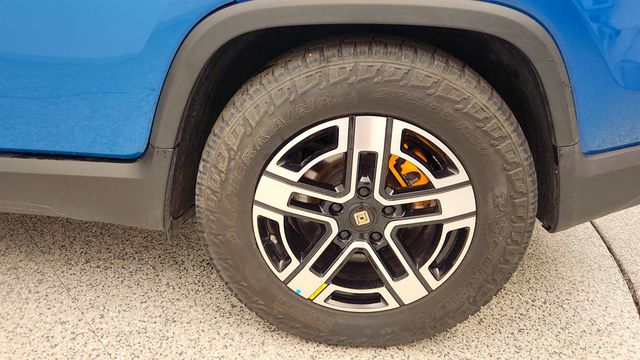 2023 Rivian R1T Adventure Quad-Motor Large Pack w/ 20'' All Terrain Wheels - 23014801 - 8