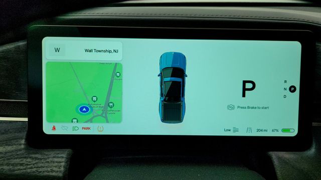 2023 Rivian R1T Adventure Quad-Motor Large Pack w/ 22'' Sport Aluminum Wheels - 23005807 - 14