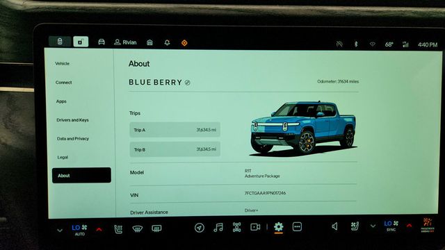 2023 Rivian R1T Adventure Quad-Motor Large Pack w/ 22'' Sport Aluminum Wheels - 23005807 - 15