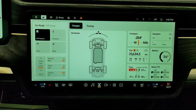 2023 Rivian R1T Adventure Quad-Motor Large Pack w/ 22'' Sport Aluminum Wheels - 23005807 - 18