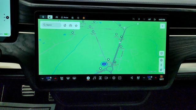 2023 Rivian R1T Adventure Quad-Motor Large Pack w/ 22'' Sport Aluminum Wheels - 23005807 - 19