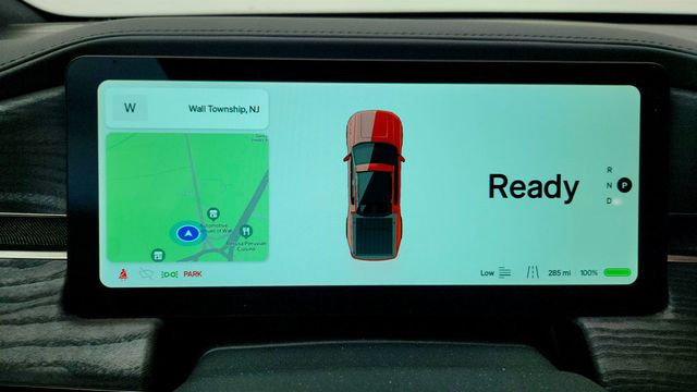 2023 Rivian R1T Adventure Quad-Motor Large Pack w/ Gear Tunnel Storage - 22999345 - 13