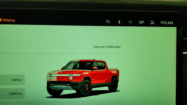 2023 Rivian R1T Adventure Quad-Motor Large Pack w/ Gear Tunnel Storage - 22999345 - 14