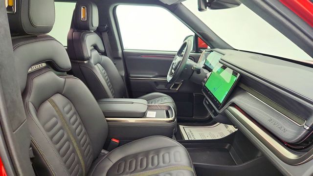 2023 Rivian R1T Adventure Quad-Motor Large Pack w/ Gear Tunnel Storage - 22999345 - 23