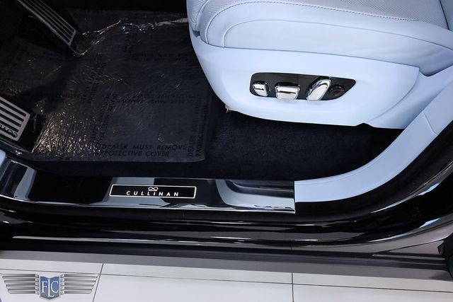 2023 Rolls-Royce Cullinan Black Badge Sport Utility - 22951746 - 11