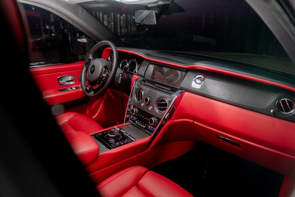 Rolls-Royce Cullinan photo 15
