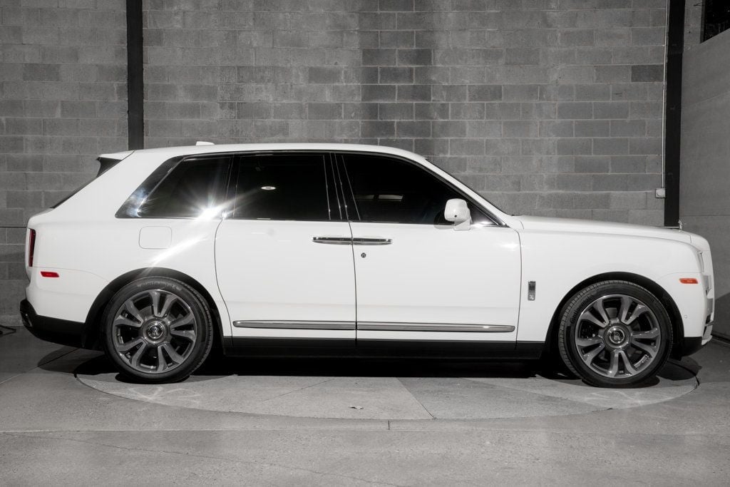 Rolls-Royce Cullinan photo 2
