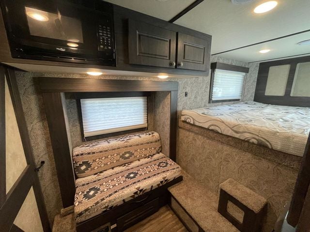 2023 Shadow 3 Horse Slant 7'6 Living Quarters w/ Slide  - 22996800 - 9