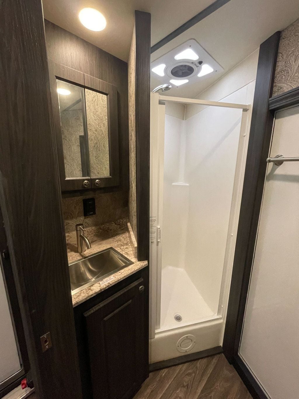 2023 Shadow 3 Horse Slant 7'6 Living Quarters w/ Slide  - 22996800 - 14