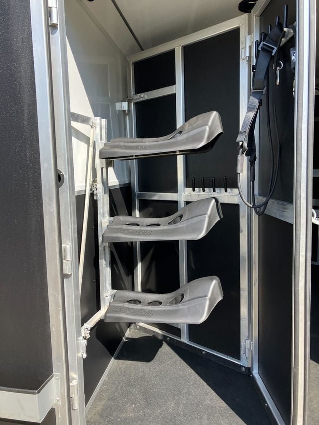 2023 Shadow 3 Horse Slant 7'6 Living Quarters w/ Slide  - 22996800 - 4