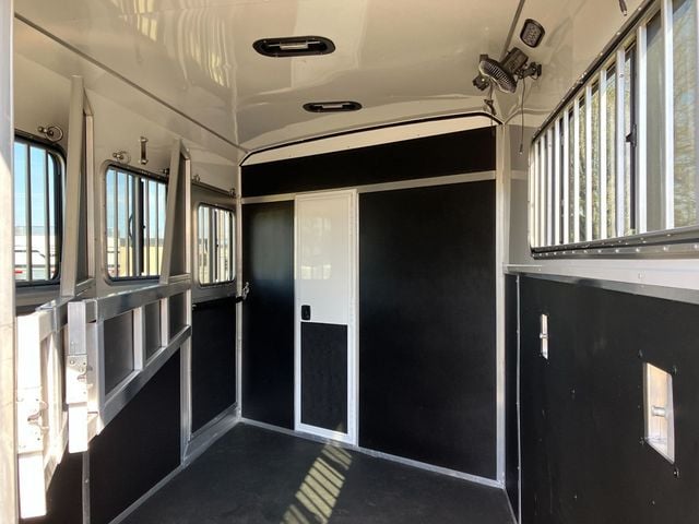 2023 Shadow 3 Horse Slant 7'6 Living Quarters w/ Slide  - 22996800 - 7