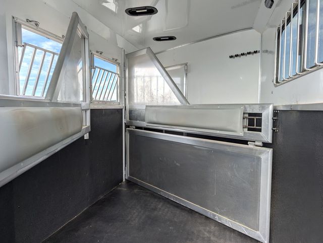 2023 SMC 3 Horse Slant 9' Living Quarters w/ Slide & Ramp  - 22942132 - 6