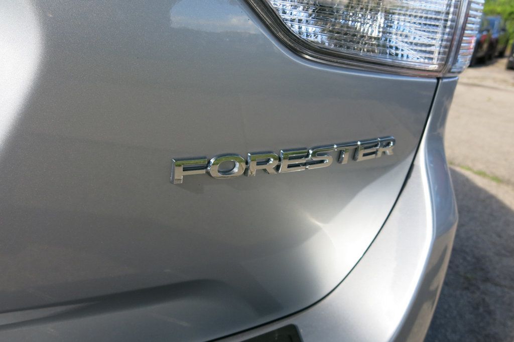 2023 Subaru Forester Premium photo 10