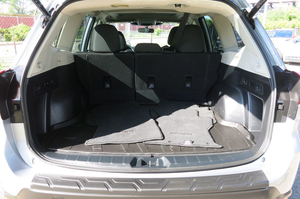 2023 Subaru Forester Premium photo 17